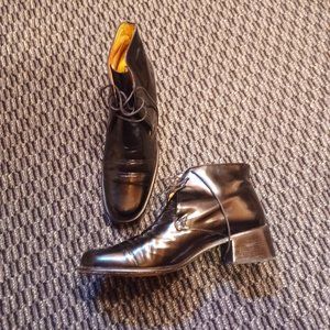 Vintage black lace-up shoes